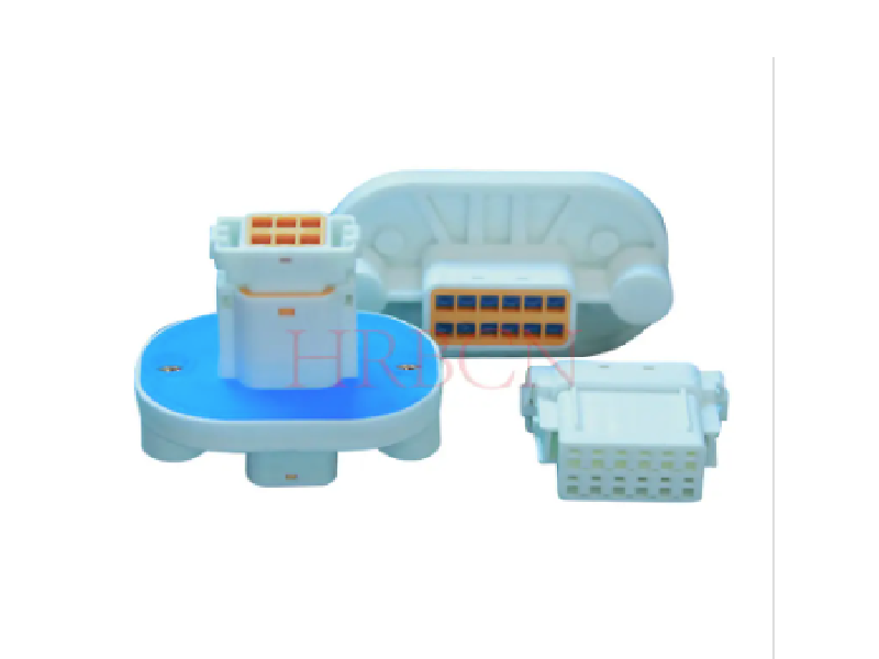 3,0 mm-es osztású panelre szerelhető IP67 vízálló csatlakozó ipari berendezésekhez